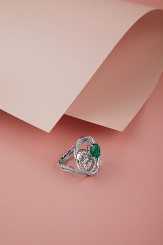 Bague Vol de l'Abeille | Sertie d'une émeraude