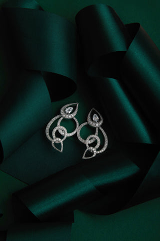 Boucles d'oreilles du Vol d'Abeille | Or blanc, sertie de 204 diamants