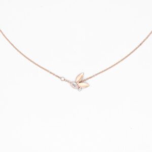 Collier Colibri en or rose et trois diamants